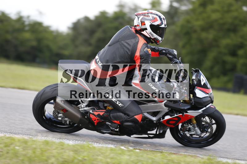 /Archiv-2024/29 12.06.2024 MOTO.CH Track Day ADR/Gruppe blau/42